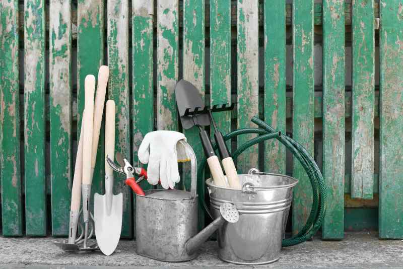 Comment ranger, nettoyer et suspendre ses outils de jardin efficacement ? Servir la Technique à la Maison