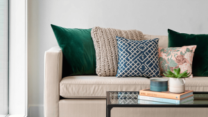 Comment accessoiriser votre canapé avec des coussins déco