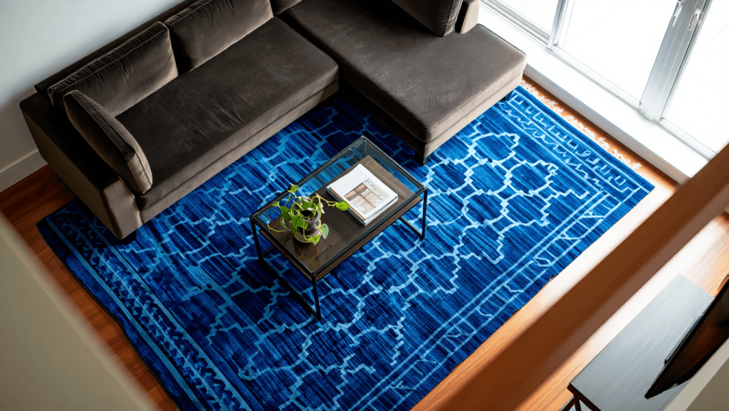 Choisir un tapis pour accompagner avec son canapé d’angle