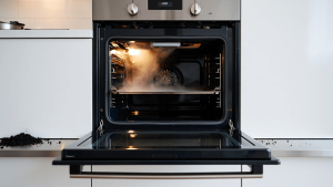 Design
Pyrolyse four : comment fonctionne ce mode de nettoyage automatique par excellence ?
11 mai 2026