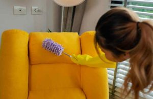 Comment nettoyer un fauteuil en tissu non déhoussable très sale efficacement ? Servir la Technique à la Maison